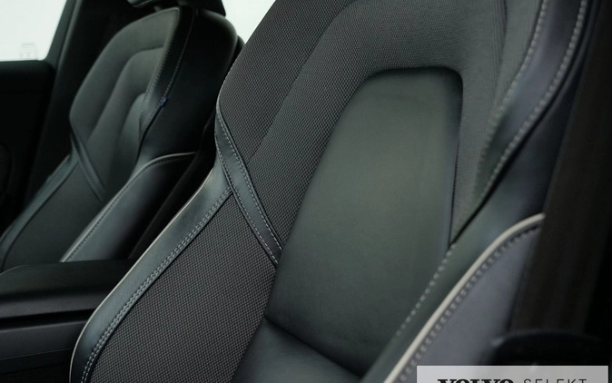Volvo XC 60 cena 139900 przebieg: 131700, rok produkcji 2019 z Bartoszyce małe 704